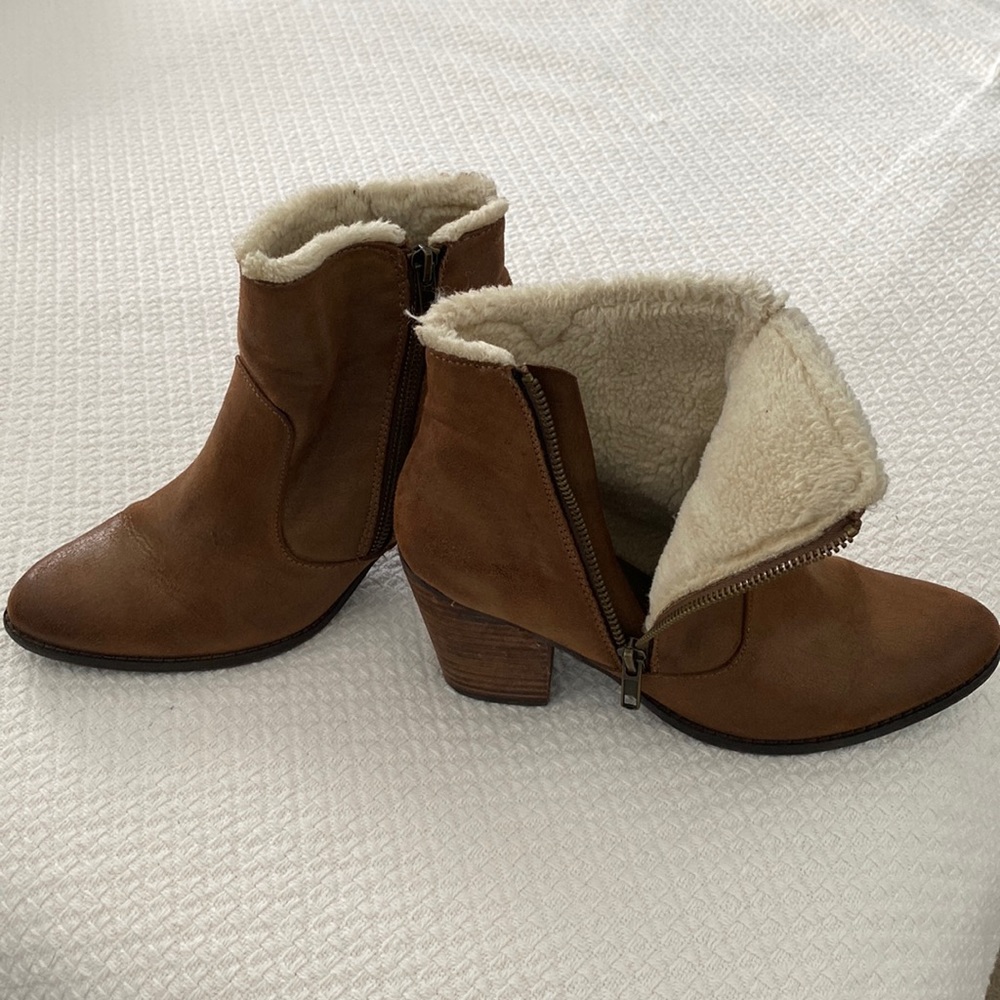 Brown booties with Sherpa lining. Barely worn. Side zipper.